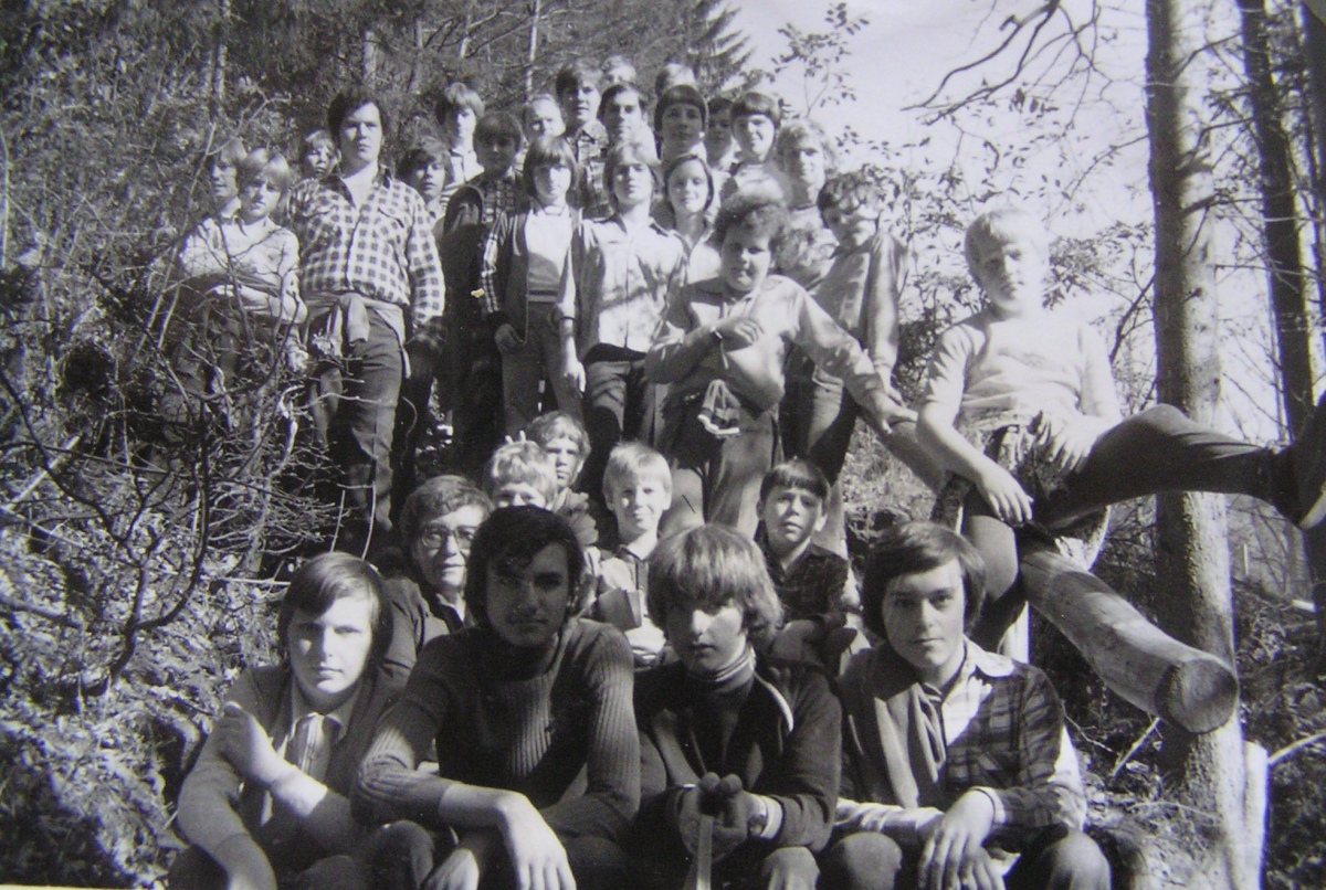 Členové Dechového orchestru mladých na soustředění v Kořenově v roce 1978
