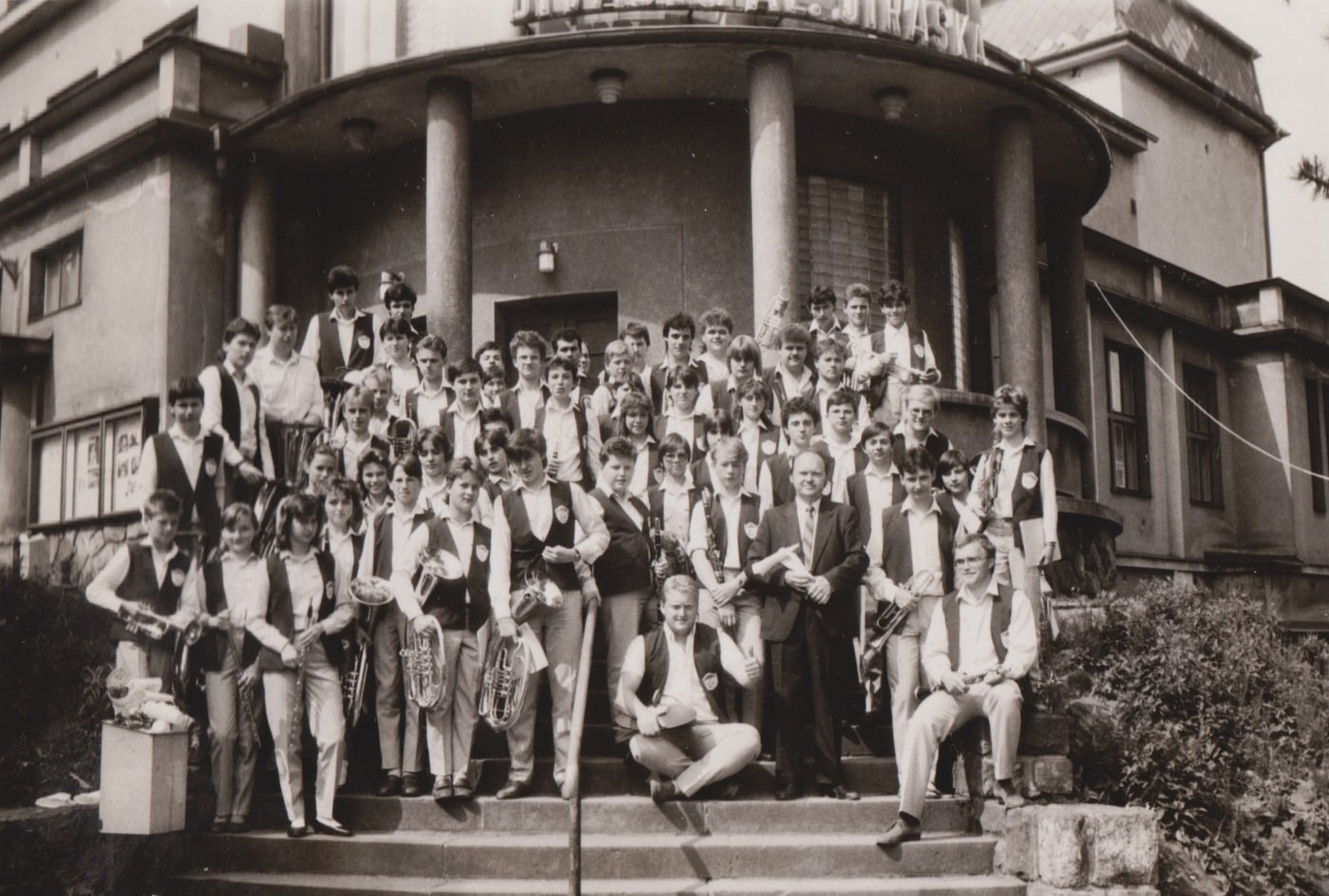 Dechový orchestr mladých po ústředním kole soutěže v Úpici v roce 1989