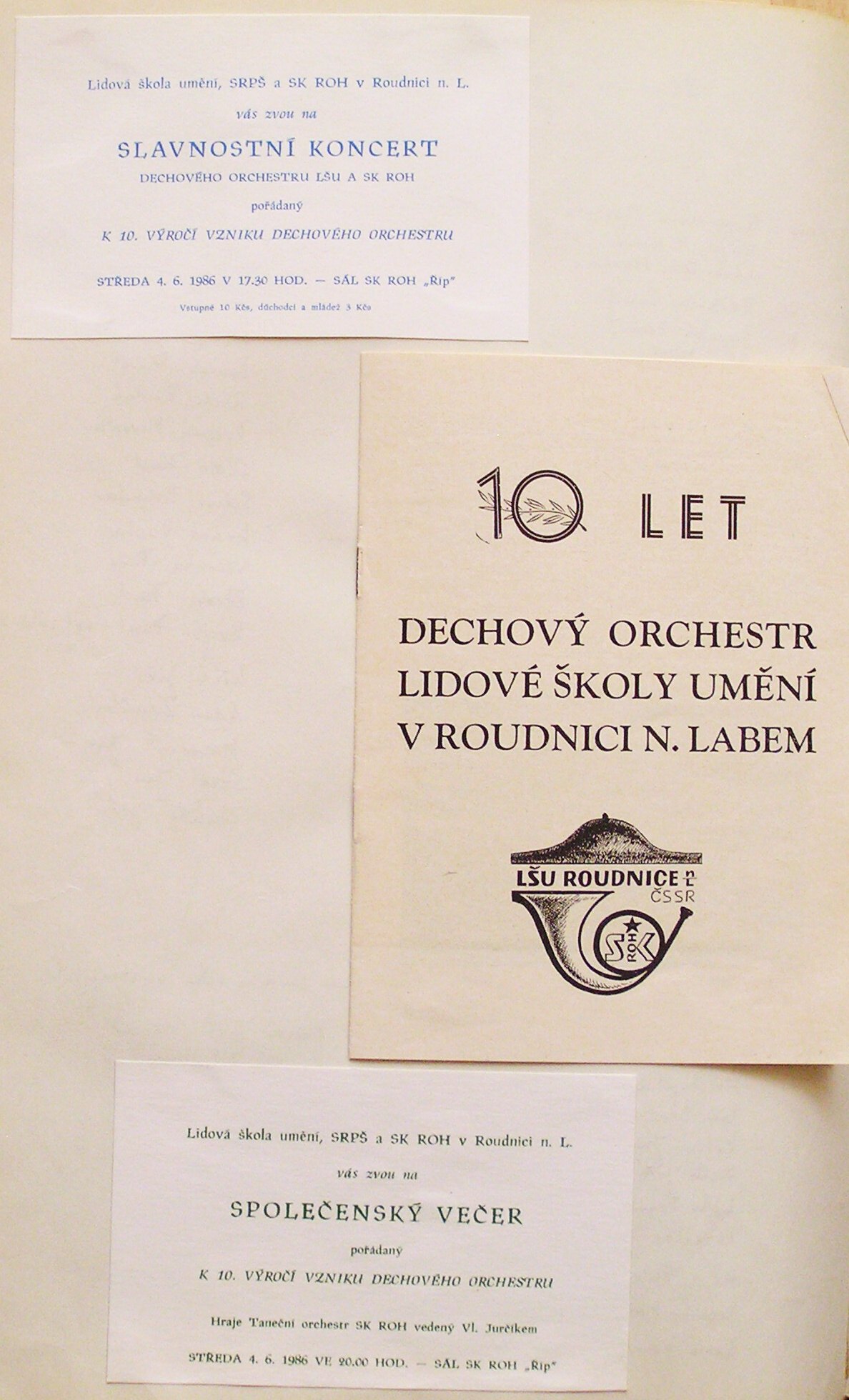 Stránka kroniky s programem koncertu k desátému výročí orchestru