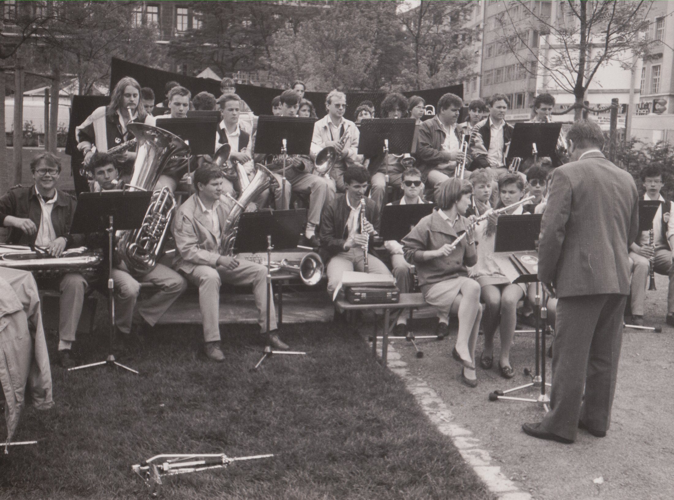 Orchestr při venkovním koncertu v Německu v roce 1991